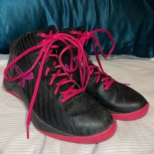 Women’s size 7 under armour basketball shoes.